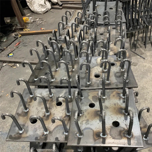 图纸中如何确定武威预埋件的位置？